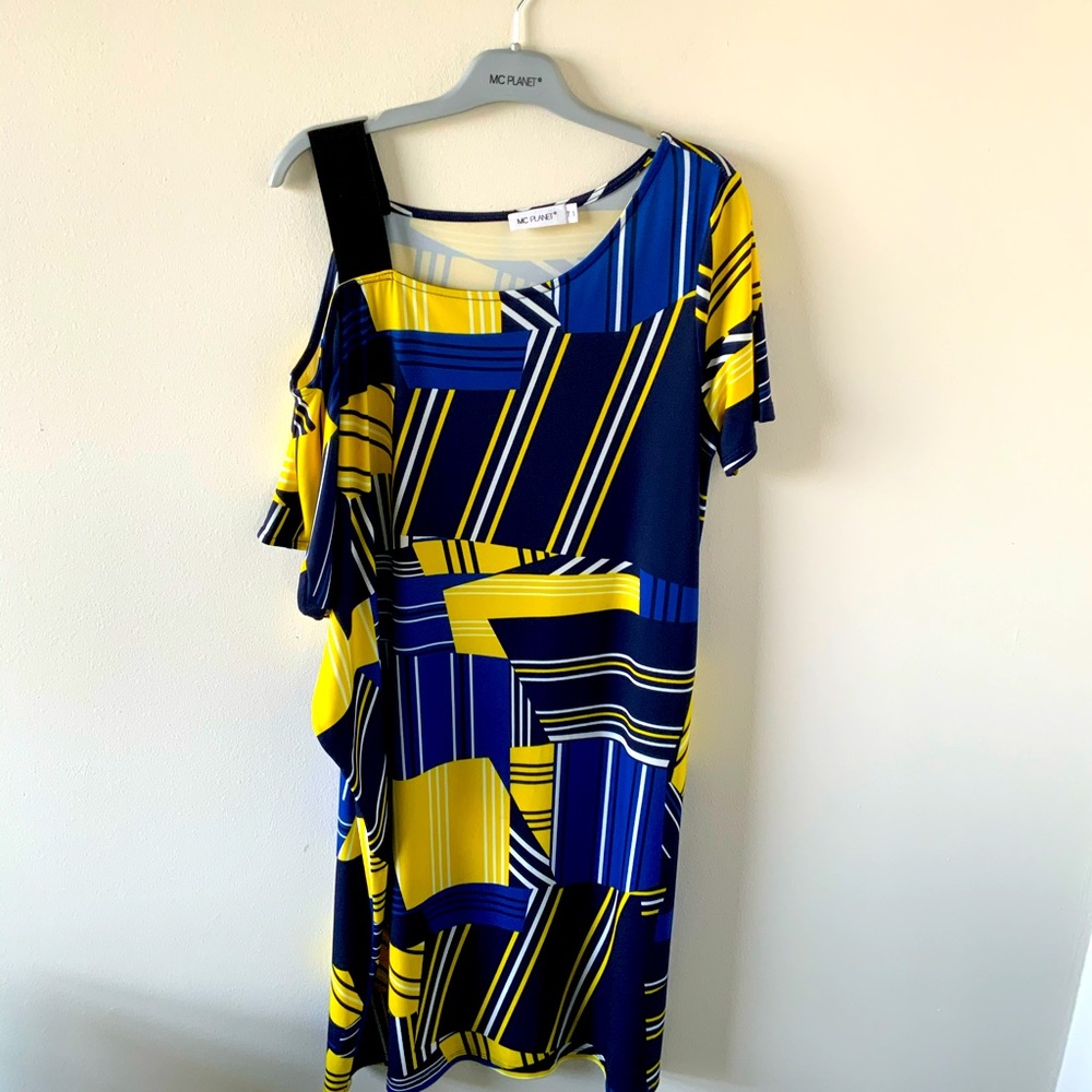 Clothing company selling French Fashion - Picture 5 of 6